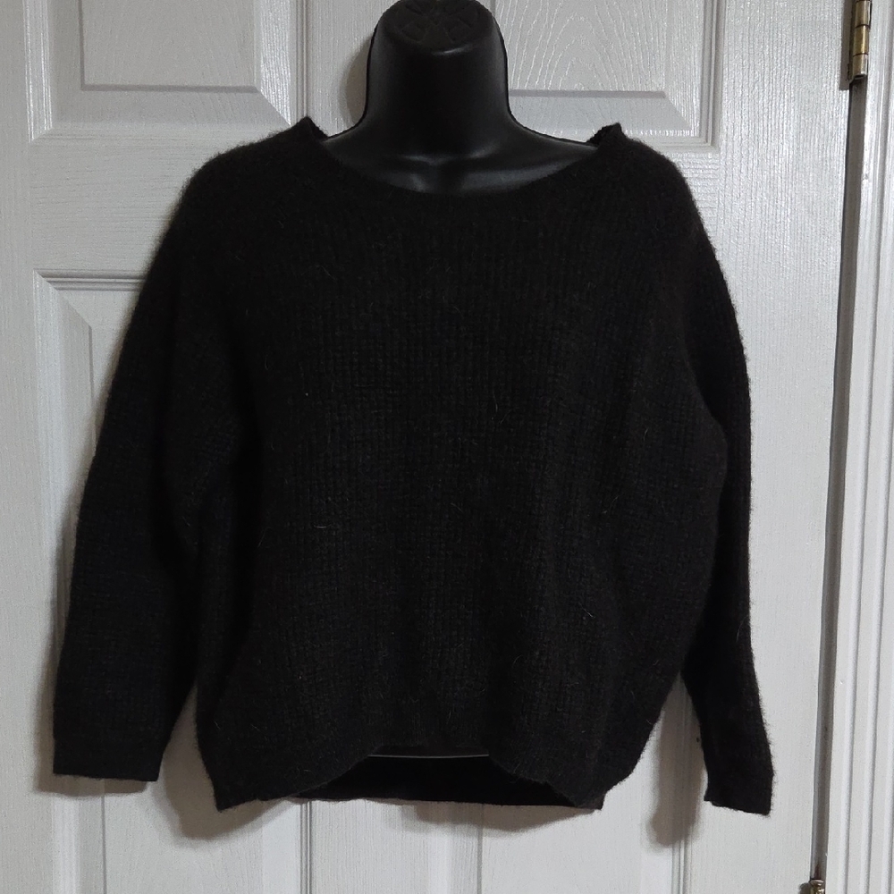 Vince Women's Classic Black Crew Neck Sweater
